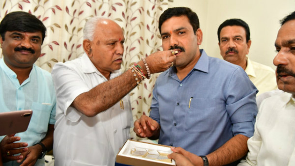 ಅಭಿನಂದನಾ ಸಮಾರಂಭ ಪುತ್ರನನ್ನು ಹೊಗಳಿದ ಸಿಎಂ