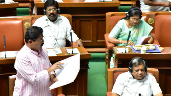 ಜಂತರ್ ಮಂತರ್ನಲ್ಲಿ ಕೆಲವರು ಸಂವಿಧಾನ ಪ್ರತಿ ಸುಟ್ಟು ಹಾಕಿದ್ರು