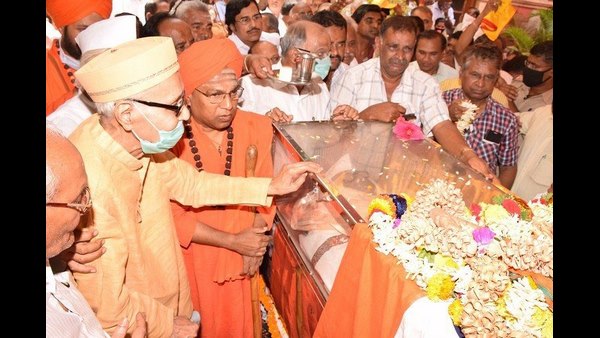 ಸಂಘದ ಆವರಣದಲ್ಲಿ ಅಂತಿಮ ದರ್ಶನ