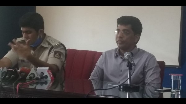 ಮನೆ ಬಾಗಿಲಿಗೇ ಸಾಮಗ್ರಿ ಬಂದರೂ ಓಡಾಟ ನಿಂತಿಲ್ಲ