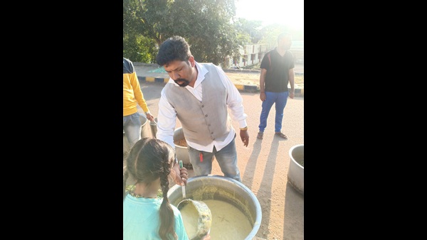ಮಕ್ಕಳಿಗೆ ಯೂನಿಫಾರ್ಮ್, ಕಂಪ್ಯೂಟರ್ ವಿತರಣೆ