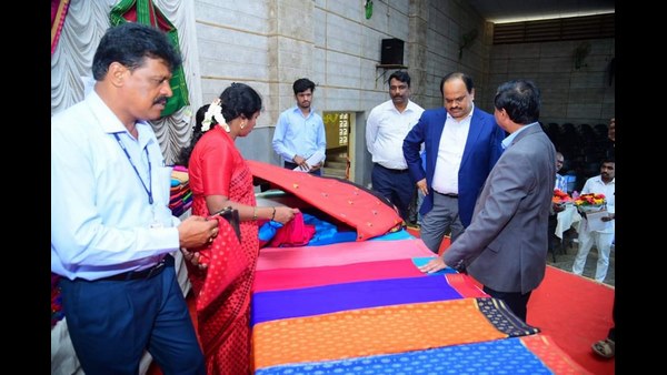 1000ಕ್ಕೂ ಹೆಚ್ಚಿನ ಸಂಗ್ರಹ
