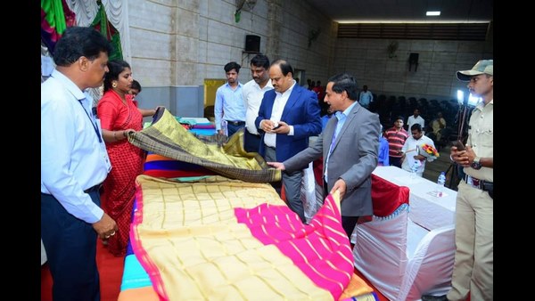 ಮೂರು ಬಾರಿ ಮುಖ್ಯಮಂತ್ರಿ ವಾರ್ಷಿಕ ರತ್ನ ಪ್ರಶಸ್ತಿ