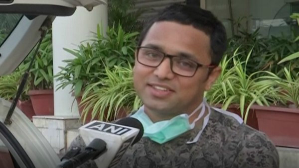 ಕಾರ್ನಲ್ಲೇ ವಾಸ