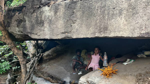 ಮಳೆಯಿಂದ ತೋಟ, ಮನೆ ಕಳೆದುಕೊಂಡಿದ್ದ ಕುಟುಂಬ