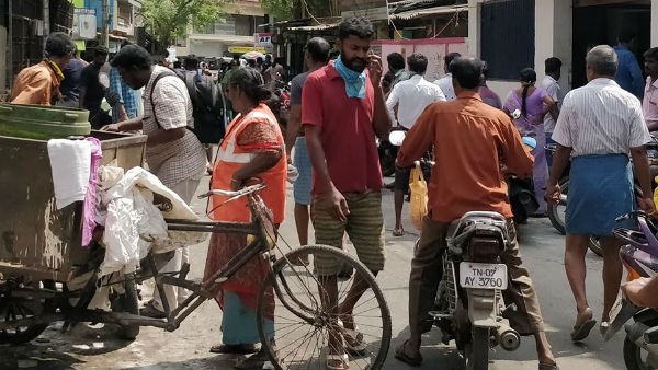 ಹಸಿವು, ಬಾಯಾರಿಕೆಯಿಂದ ಕಂಗೆಟ್ಟ ಜನರು