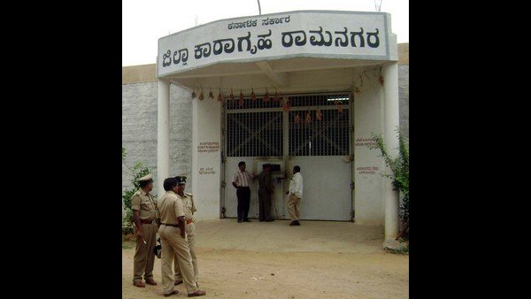ಜೈಲು ಸಿಬ್ಬಂದಿಯನ್ನು ಕ್ವಾರಂಟೈನ್ ಮಾಡಬೇಕು