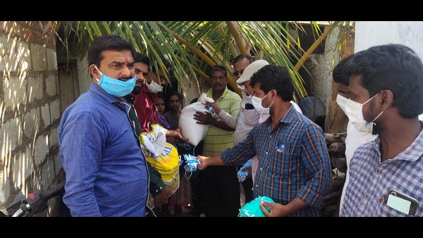ಬಾಳೆ ಹಣ್ಣು ವ್ಯಾಪಾರ ಇವರ ಕೆಲಸ