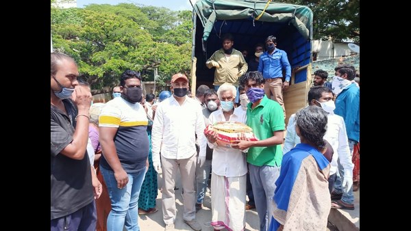 ಎಡಗೈನಲ್ಲಿ ಮಾಡಿದ ದಾನ, ಬಲಗೈಗೆ ಗೊತ್ತಾಗಬಾರದು