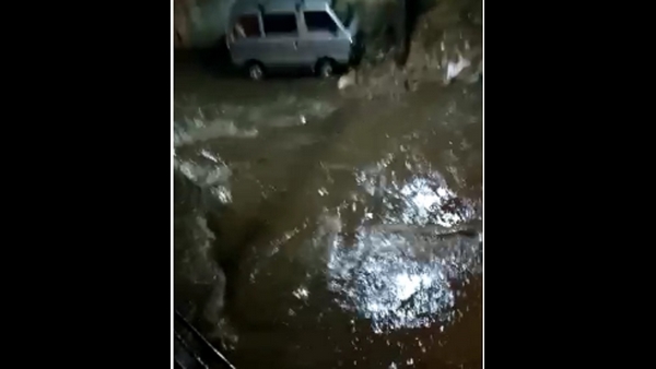 ಮನೆಗಳಿಗೆ ನುಗ್ಗಿದ ಮಳೆ ನೀರು
