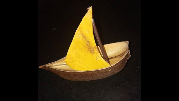 ತೆಂಗಿನ ಮರದಿಂದಲೂ ಕಲಾಕೃತಿಗಳ ತಯಾರಿ