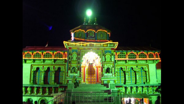 ಬದರೀನಾಥನಿಗೆ ತುಪ್ಪ ಲೇಪಿತ ಕಂಬಳಿಯನ್ನು ಹೊದಿಸಲಾಗುತ್ತದೆ