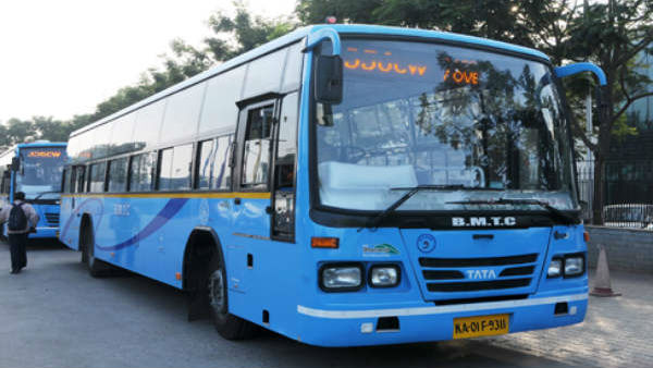 ಟಿಕೆಟ್ ಪಡೆದು ಬಸ್ನಲ್ಲಿ ಸಂಚಾರ