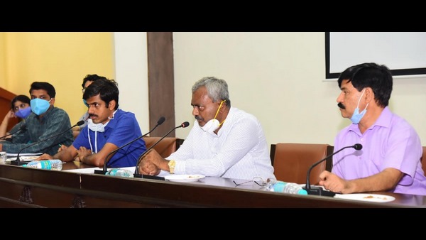 ಕೈಗಾರಿಕೆಗಳಿಗೂ ಜವಾಬ್ದಾರಿ ಕೊಡಿ