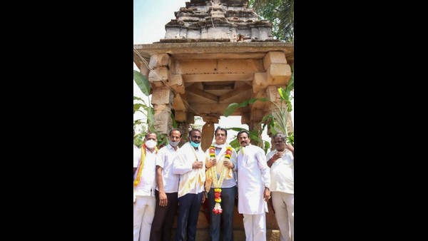ಸಾಧನೆಗಳನ್ನು ಅಜರಾಮರಗೊಳಿಸಬೇಕು