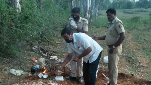 ಮುಂದಾಳತ್ವದಲ್ಲಿ ಶವ ಸಂಸ್ಕಾರ ನಡೆಸಿದ ಪೊಲೀಸ್