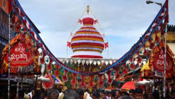 ಗೆಳೆಯ ಅಜಿತ್ ಶೆಟ್ಟಿ ಜೊತೆ, ಬ್ರಹ್ಮರಥ ನೀಡುವುದಕ್ಕೆ ಎಲೆ ವೀಳ್ಯ ಸ್ವೀಕರಿಸಿ ಬಂದಿದ್ದೆವು