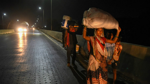 ಪುಣೆಯಿಂದ 220 ಕಿಲೋ ಮೀಟರ್ ನಡೆದ ವಲಸೆ ಕಾರ್ಮಿಕ