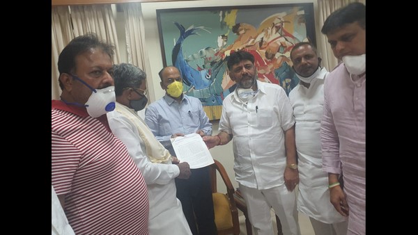 ಡಿಕೆಶಿ ಅನುಸರಿಸಿದ ಸೋನಿಯಾ ಗಾಂಧಿ