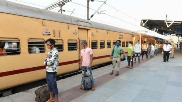 ಕಾರ್ಮಿಕರಿಗೆ ಟಿಕೆಟ್ ಮಾರಾಟ ಮಾಡುತ್ತಿಲ್ಲ