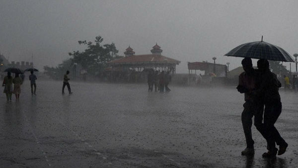 50-60 ಕಿ.ಮೀ ವೇಗದಲ್ಲಿ ಗಾಳಿ ಬೀಸುತ್ತಿದೆ