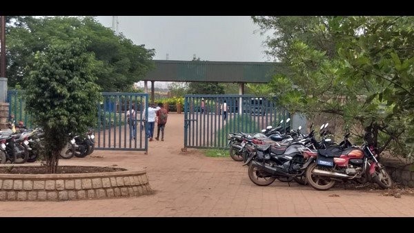ಜಿಂದಾಲ್ ನೌಕರರನ್ನು ಕಂಡರೆ ಮೈಲು ದೂರ ಓಟ