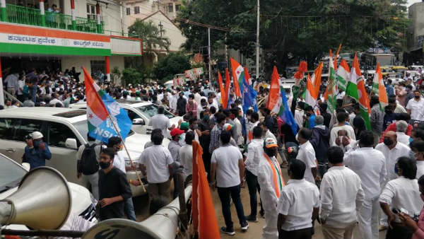 ಎಲ್ಲಿದೆ ಸಾಮಾಜಿಕ ಅಂತರ?