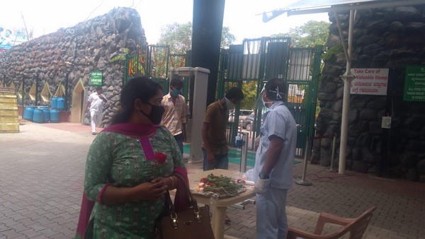 ಮೈಸೂರು ಮೃಗಾಲಯಕ್ಕೆ ಟಿಕೆಟ್ ಪಡೆದು ಚಾಲನೆ