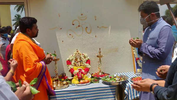 ಡಿಕೆಶಿ ಸಮ್ಮುಖದಲ್ಲಿ ಕಾಂಗ್ರೆಸ್ಗೆ