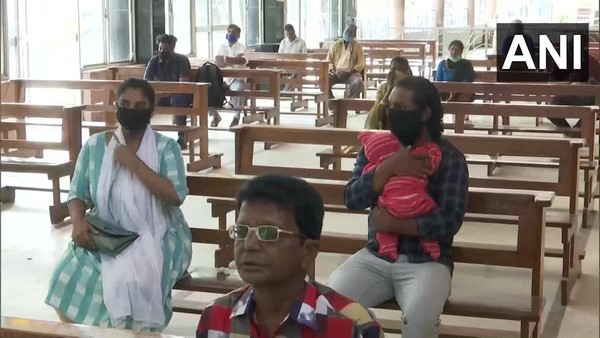 ಸಾಮಾಜಿಕ ಅಂತರದೊಂದಿಗೆ ಪ್ರಾರ್ಥನೆ