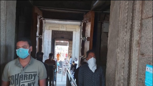 ಸಾಮಾಜಿಕ ಅಂತರ ಕಾಯ್ದುಕೊಳ್ಳುವುದು ಕಷ್ಟ