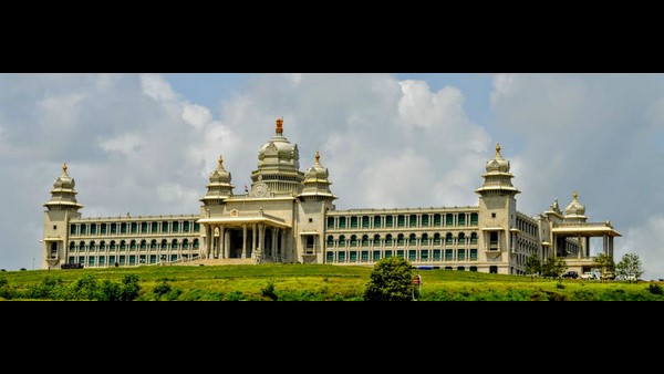ಸ್ಥಳಾಂತರಗೊಳ್ಳುತ್ತಿರುವ ಕಚೇರಿಗಳು