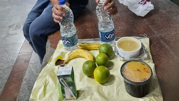ಕಾರ್ಮಿಕರಿಗೆ ಊಟ, ನೀರು
