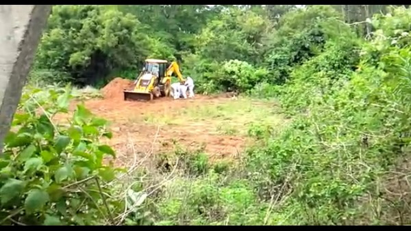 ಬಳ್ಳಾರಿಯಲ್ಲಿ ಶವಗಳನ್ನು ಗುಂಡಿಗೆ ಎಸೆದಿದ್ದರು