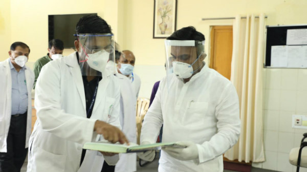 ವೆಂಟಿಲೇಟರ್ ಅಳವಡಿಕೆ ಬಗ್ಗೆ ಪರಿಶೀಲನೆ