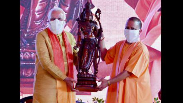 ತೇಗದ ಕಟ್ಟಿಗೆ ಮೂರ್ತಿ
