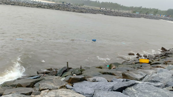 Udupi: Fishing Boat Crash In Koderi Sea, Three People Missing Udupi: Fishing Boat Crash In Koderi Sea, Three People Missing