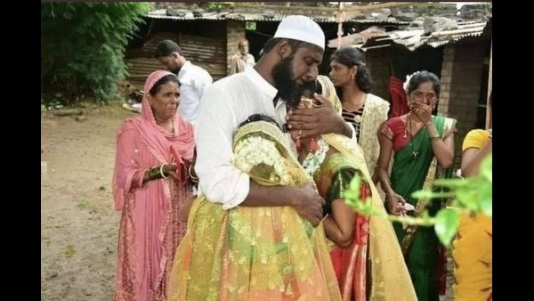 ಹಿಂದೂ ಸಂಪ್ರದಾಯದಂತೆ ಮದುವೆ