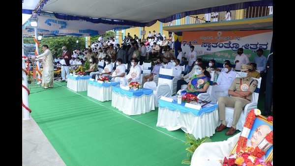 ಸಚಿವರಿಂದ ಕಂದವಾರ ಕೆರೆ ಕಾರಂಜಿ ಉದ್ಘಾಟನೆ