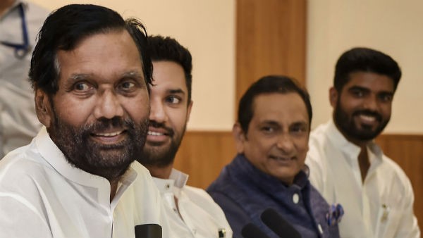 ಚಿರಾಗ್ ಸಿಎಂ ಅಭ್ಯರ್ಥಿ ಎಂಬಂತೆ ಬಿಂಬಿಸಲಾಗಿದೆ