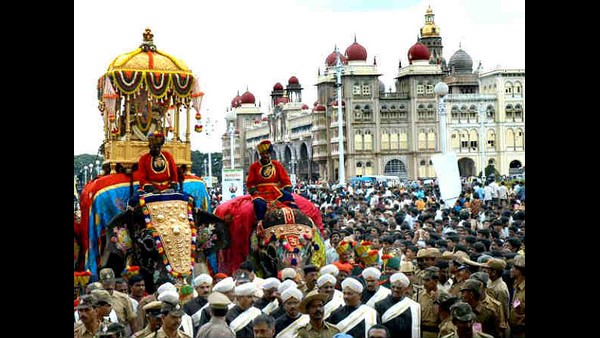 ಸರ್ಕಾರಿ ಆಸ್ಪತ್ರೆಯನ್ನು ಹೈಟೆಕ್ ಆಸ್ಪತ್ರೆಯನ್ನಾಗಿ ಮಾಡಿದ್ದಾರೆ