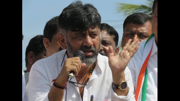 ಸ್ಥಳೀಯ ನಾಯಕರನ್ನು ಕರೆಸಿ ಮಾತನಾಡಿಸುತ್ತಿದ್ದಾರೆ