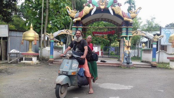 ಸ್ಕೂಟರ್ ನಲ್ಲೇ ತಾಯಿ ಜೊತೆ ಭಾರತ ತೀರ್ಥಯಾತ್ರೆ