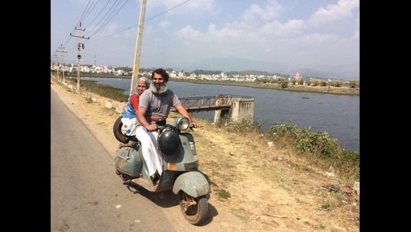 ಅಪ್ಪನ ಹಳೇ ಸ್ಕೂಟರ್ ನಲ್ಲಿ ಪಯಣ