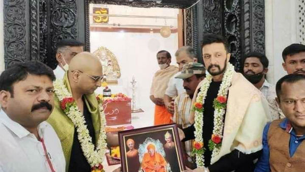 ಮಠದ ವತಿಯಿಂದ ಕಾಣಿಕೆ