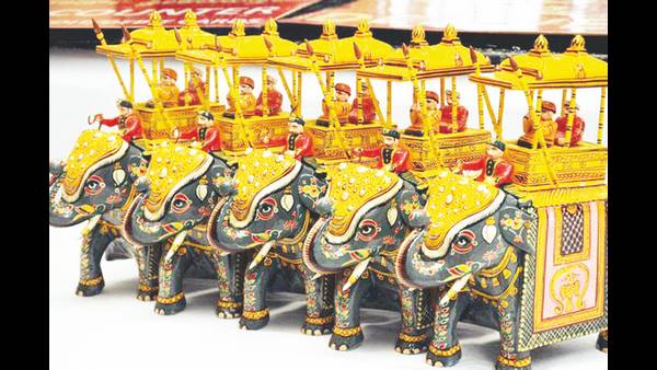 ನವರಾತ್ರಿಯಲ್ಲಿ ಬೊಂಬೆಗಳಿಗೆ ಆರತಿ
