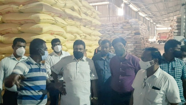 ನಿಂದಕರಿರಬೇಕು ಹಂದಿಯಂತೆ