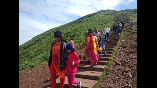 ಪ್ರವಾಸಿಗರ ಅಂಧಾ ದರ್ಬಾರ್ ಗೆ ಕಾರಣವಾಗಿದೆ