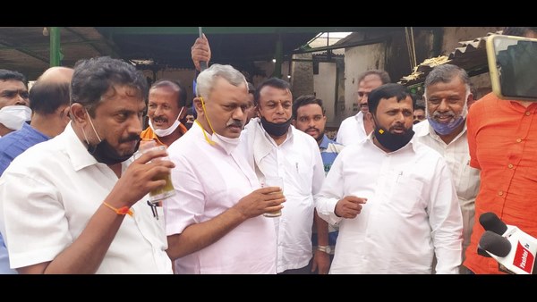 ಸಾಕ್ಷ್ಯಚಿತ್ರ ಪ್ರದರ್ಶನ