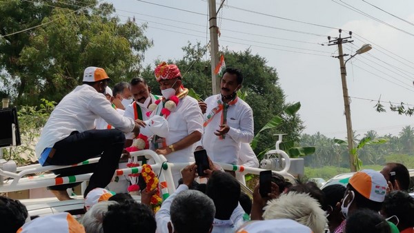 ಡಿ.ಕೆ. ಶಿವಕುಮಾರ್ ಶಸ್ತ್ರತ್ಯಾಗ